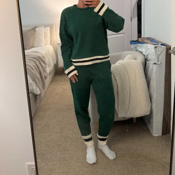 Zara Green Sweater and Pants Set with Striped Accents - Picture 1 of 6